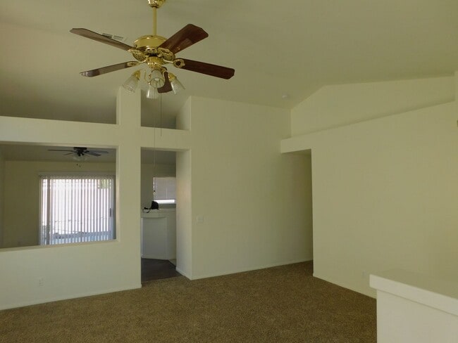 Building Photo - Great Single Story Home!