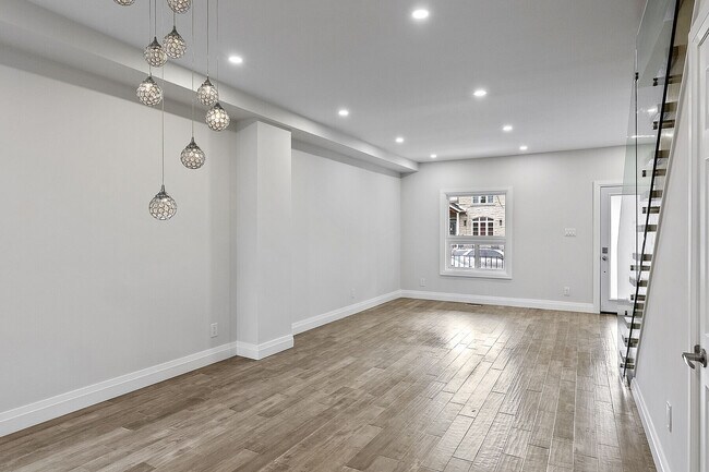 Building Photo - 375 Westmoreland Ave N
