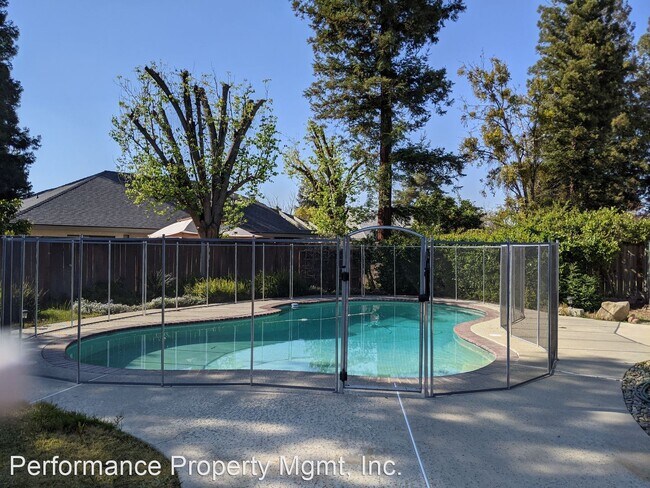 Foto del edificio - 3 br, 2 bath House - 802 E. Catalina Cir.