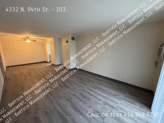 Foto del edificio - 4332 N 94th St