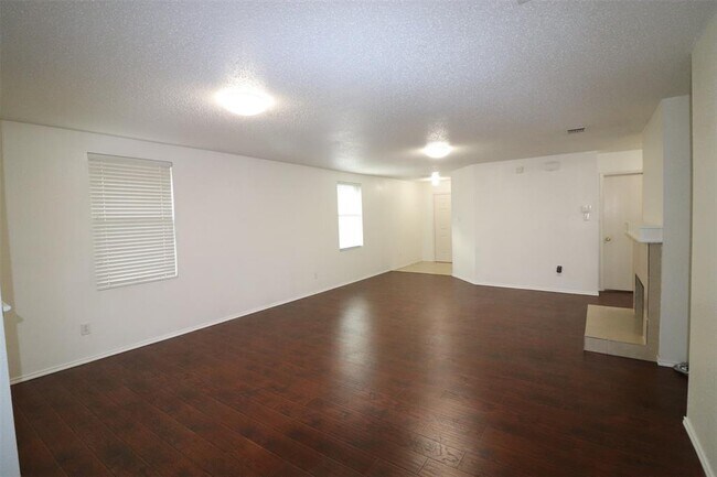 Building Photo - 4001 Country Ln