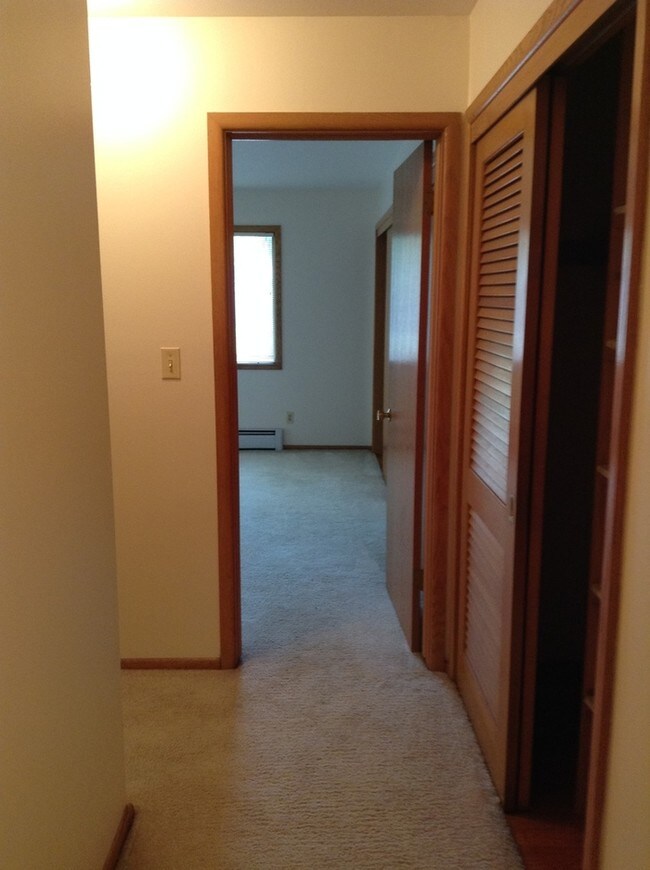 Building Photo - 5240 W Midland Dr