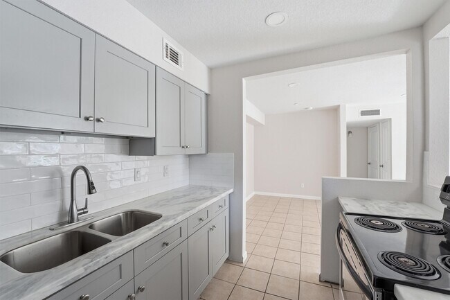 Foto del edificio - 5667 Birchmont Dr