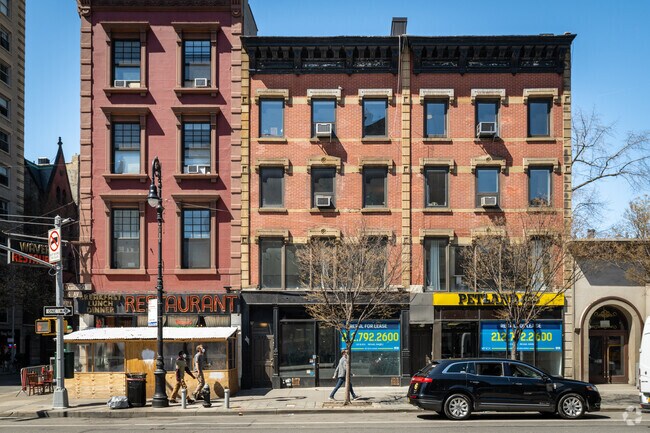 Building Photo - 387 Avenue of the Americas