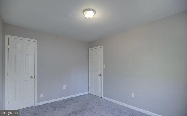 Building Photo - 7915 Manassas Dr