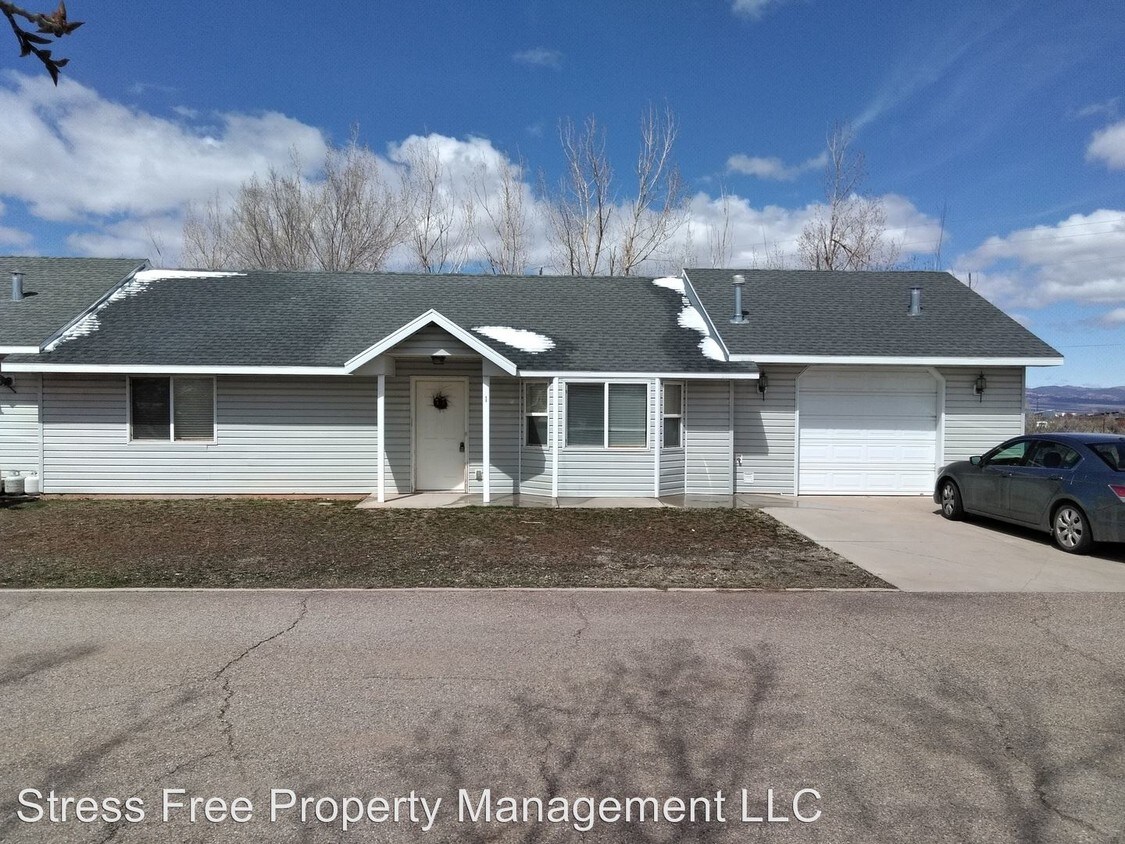 Primary Photo - 403 W Frontage Rd