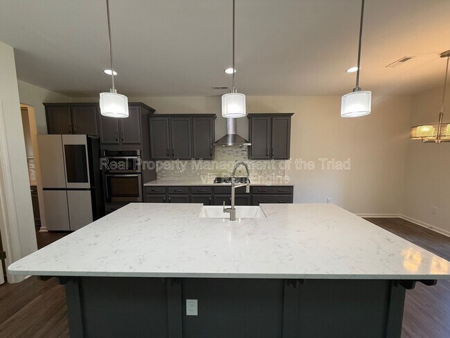 Building Photo - 1311 Red Deer Dr