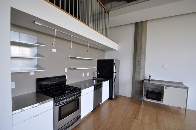 Building Photo - 156 Porter St