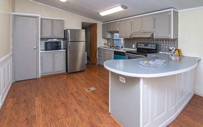 Foto del edificio - 156 Chestnut Grove Rd