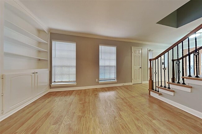 Building Photo - 3918 Forest Village Dr