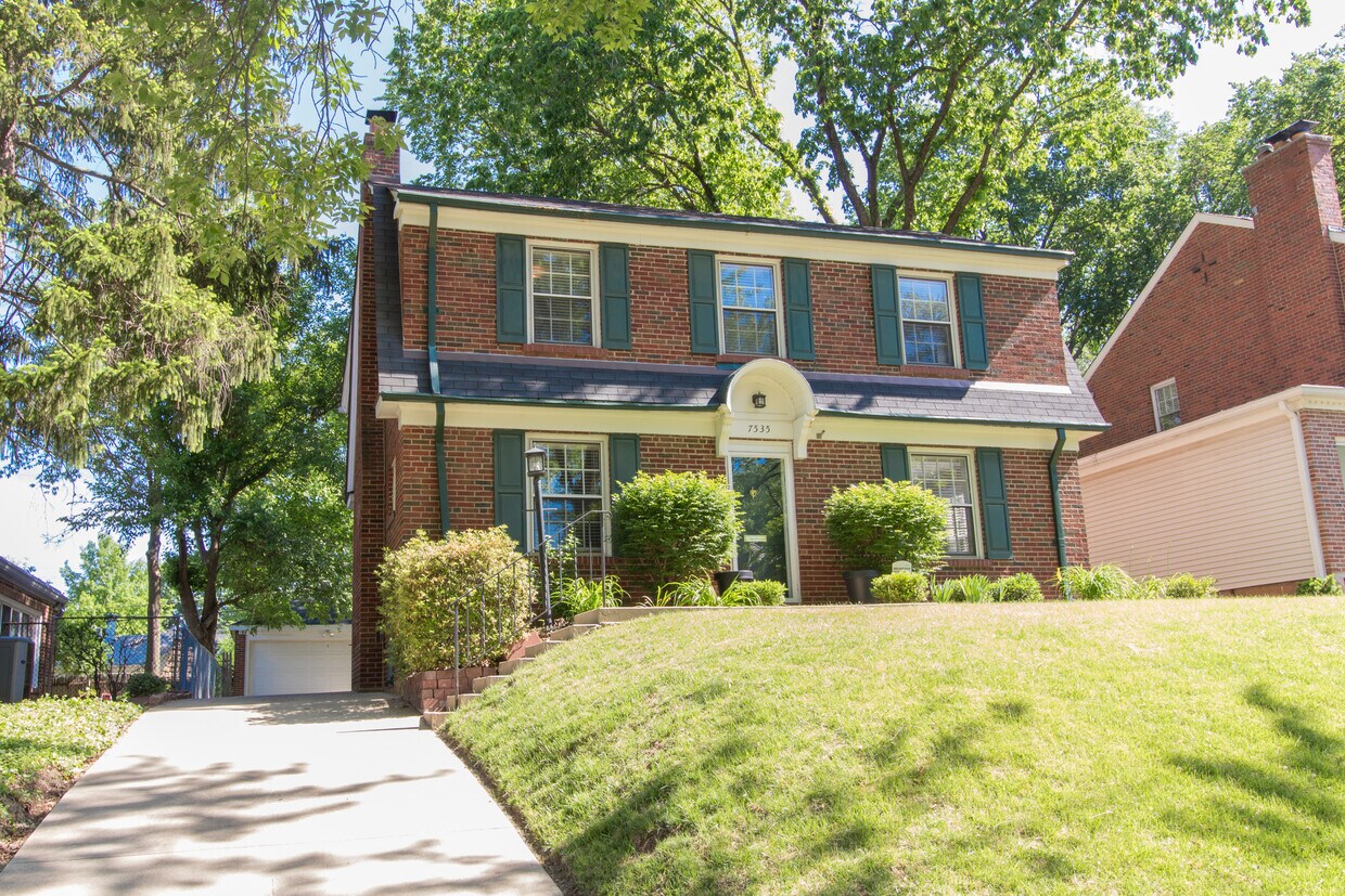 Foto principal - 7535 Washington Ave