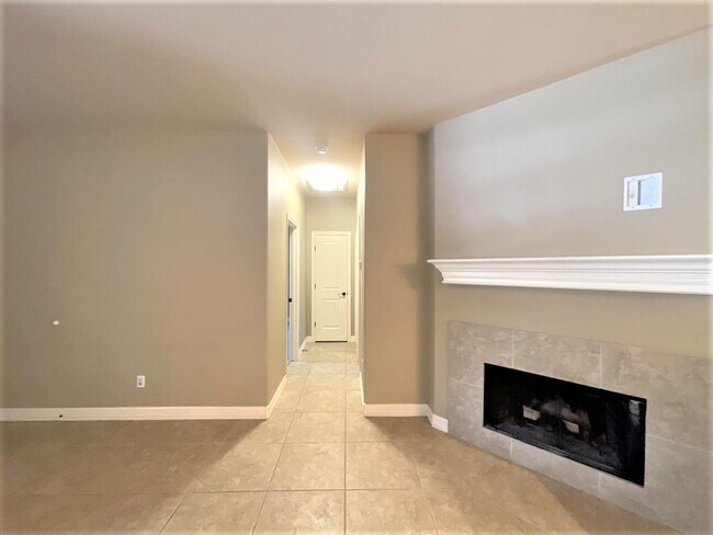 Building Photo - 10102 Thomas Ln