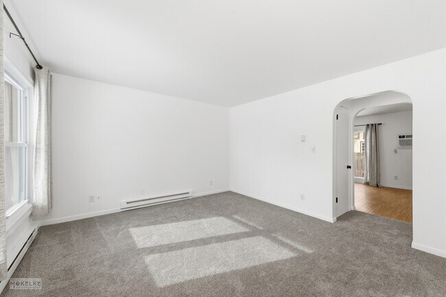 Foto del edificio - 105 W Somonauk St