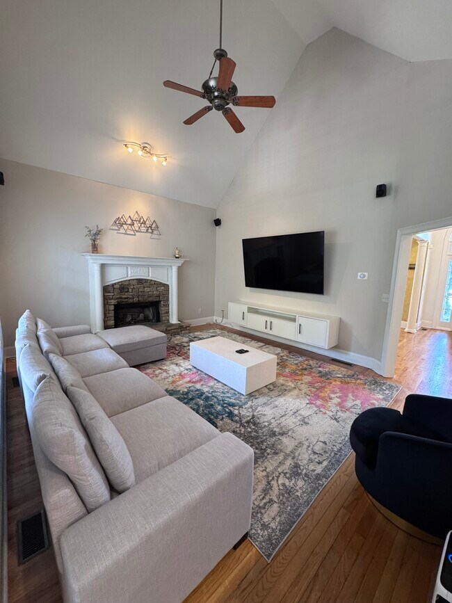 Foto del edificio - 5914 Mount Water Trl