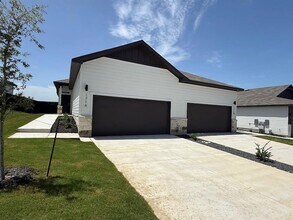 Building Photo - 171 Schrader Dr