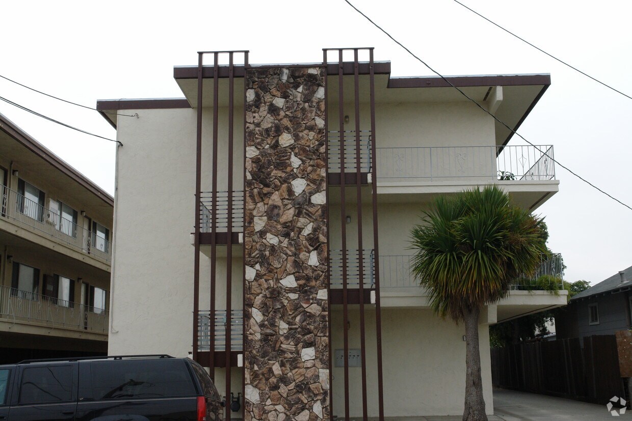 Foto del edificio - 156 Santa Lucia Ave