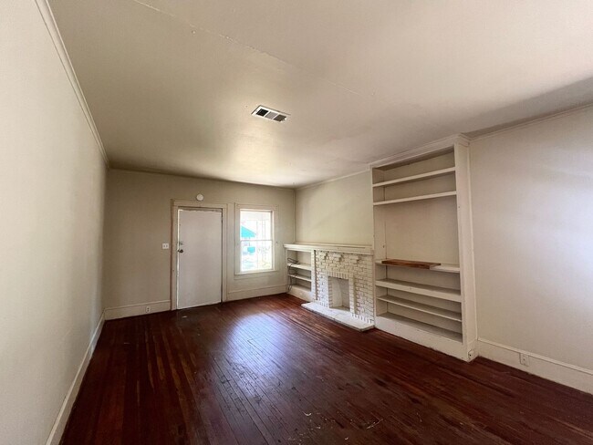 Building Photo - Half off the first Full Months rent! Secti...