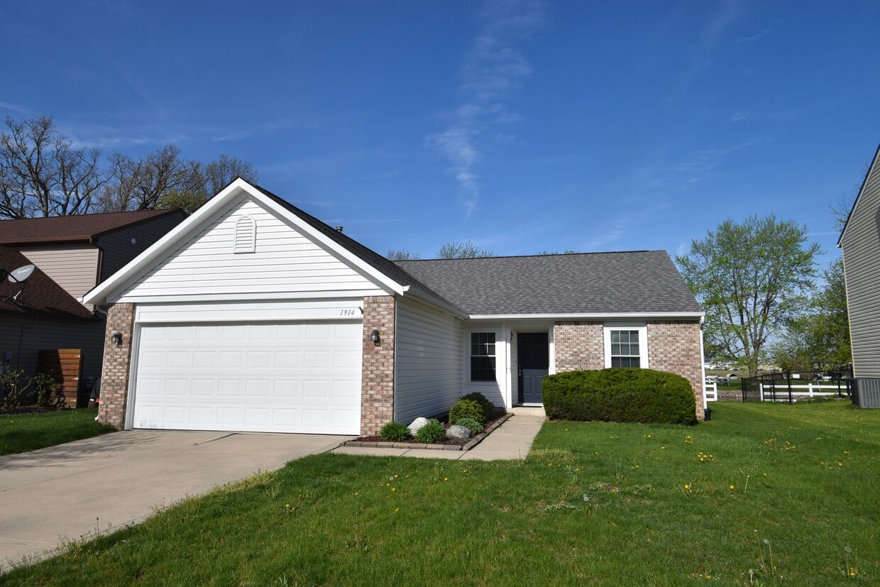 Foto principal - Three Bedroom Home In Greenfield