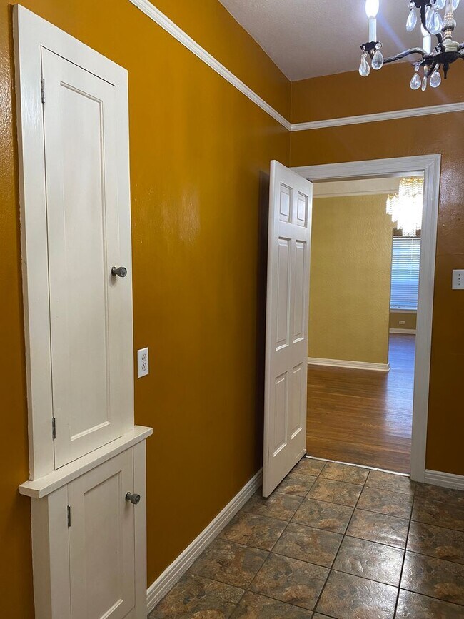 Foto del edificio - 268 E Lullwood Ave