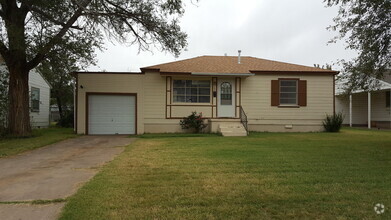 Building Photo - 102 N Palo Duro St