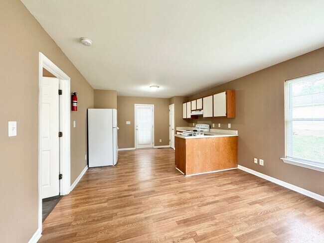 Foto del edificio - 4 Bedroom Off Franklin Blvd