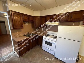 Building Photo - 425 S 15th St