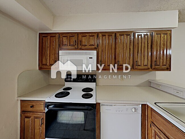 Foto del edificio - 4211 Spring Meadow Ln
