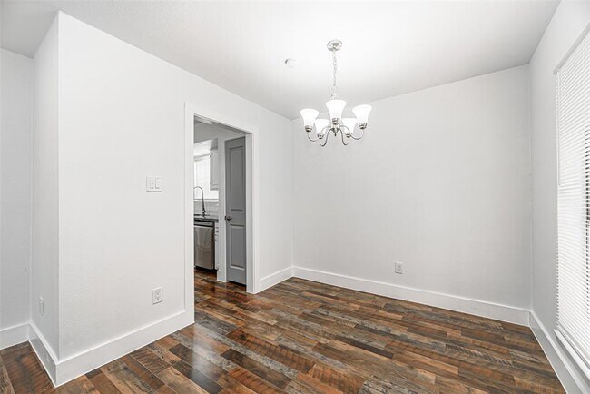 Building Photo - 735 Reseda Dr