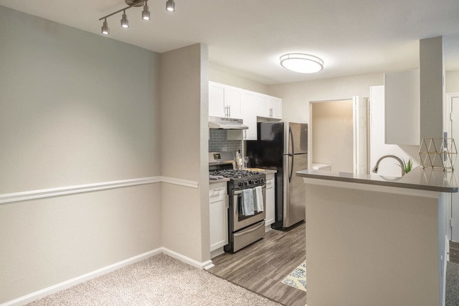 Building Photo - The Point at Still River