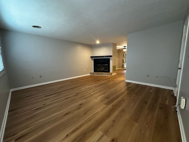 Building Photo - 2 Bedroom/2.5 Bath in Lyn Mar Downs
