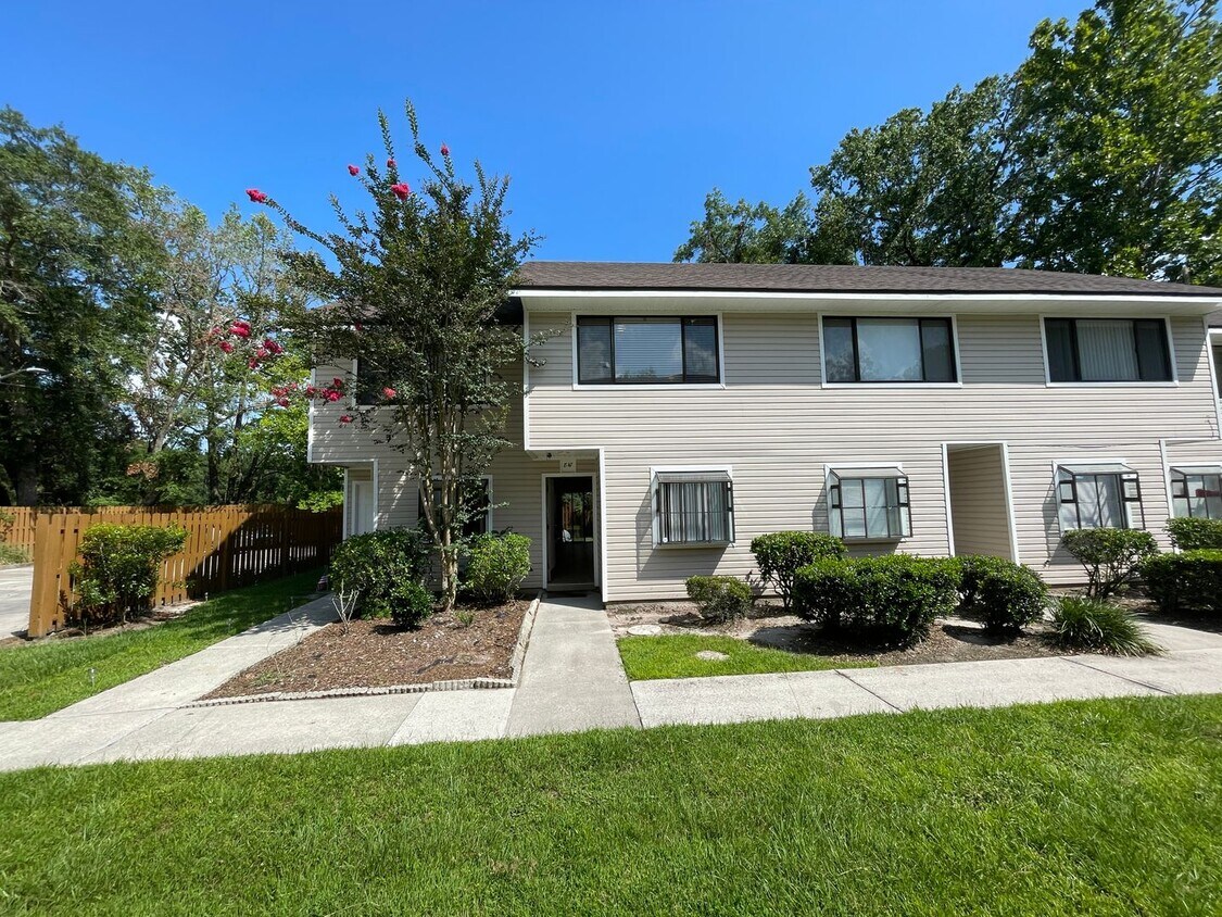 847 SW 60 Terrace, Gainesville, FL 32607 Condo for Rent in