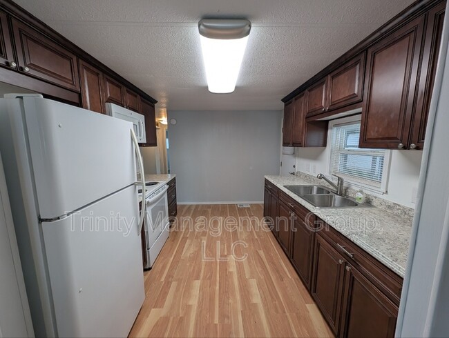 Photo - 207 Dolphin Dr N House