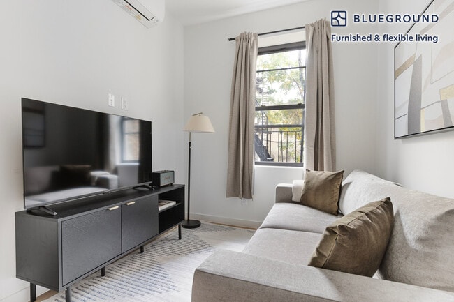 Building Photo - 250 Union Ave