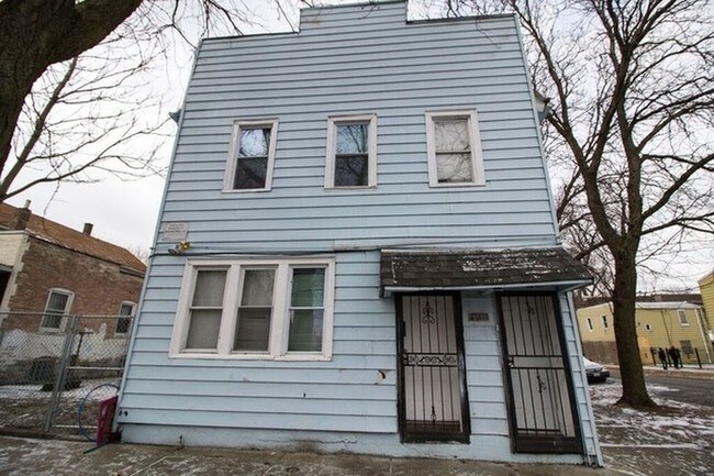 Building Photo - 10800 S Hoxie Ave