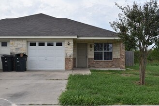 Building Photo - 1600 Nicholas Cir