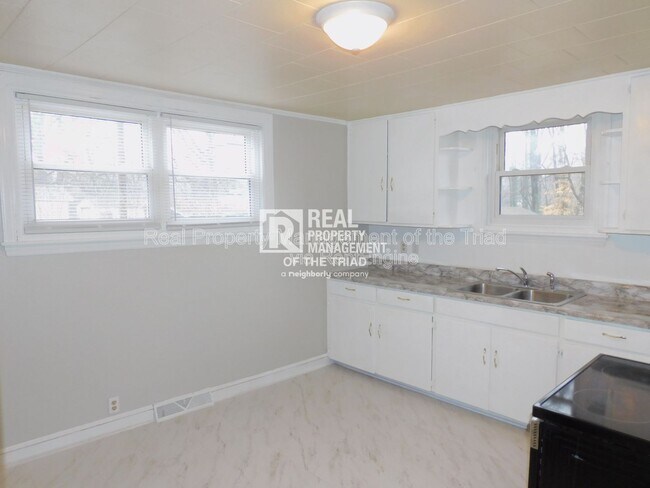 Foto del edificio - 3405 Derby Pl