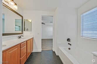 Building Photo - 7912 Ivy Run St