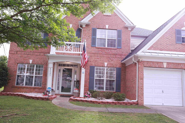 Foto del edificio - Room in House on Red Birch Dr