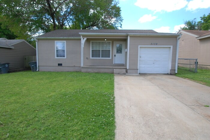 Foto principal - 5138 E Haskell Pl