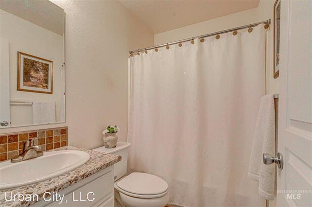 Foto principal - 4 br, 2 bath House - 2120 E Colorado Ave