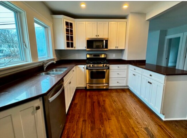 Foto del edificio - 1047 Pleasant St