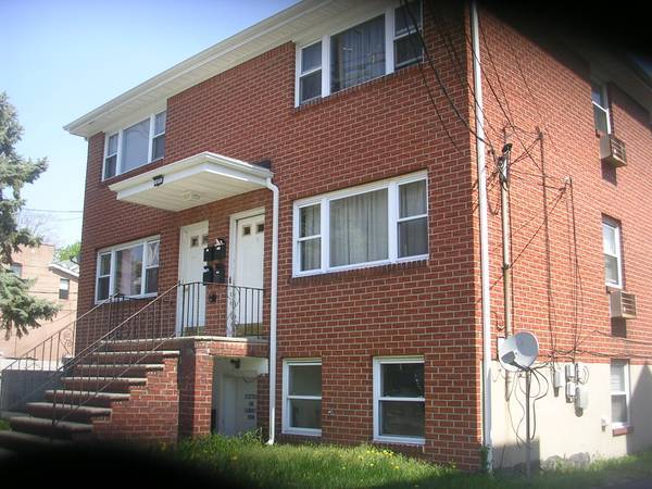 Primary Photo - 495 Main St