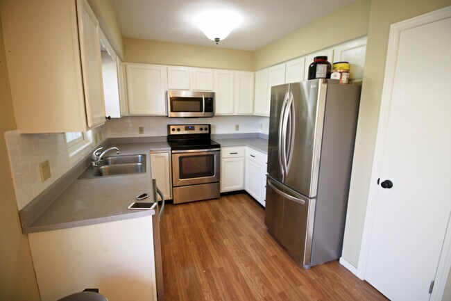 Building Photo - 3501 Cosgrove Dr