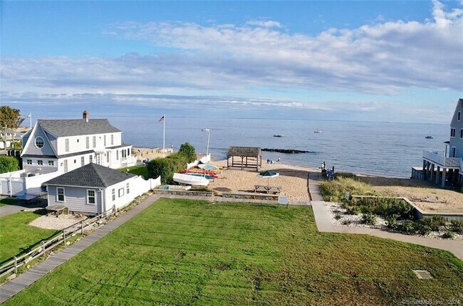 Building Photo - 140 Overshore Dr E