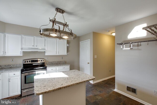 Building Photo - 8350 Lincoln Dr