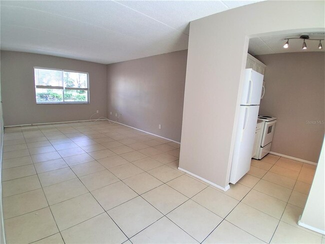 Building Photo - 3206 W Azeele St