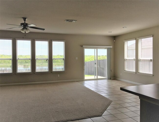 Foto del edificio - 5030 Royal Springs Dr