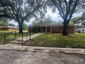 Building Photo - 943 S Pecan Ave