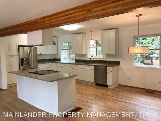 Building Photo - 4 br, 2.5 bath House - 4019 SW VERMONT ST
