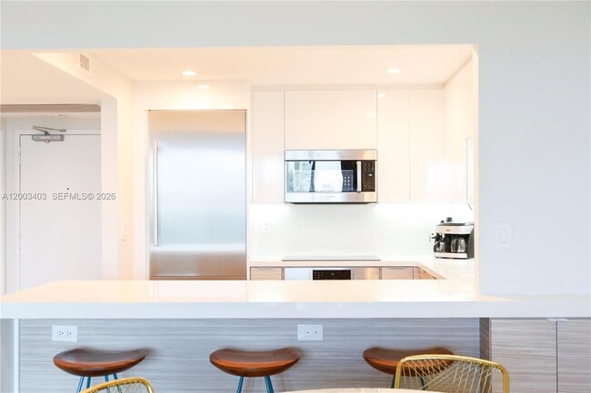 Building Photo - 2301 Collins Ave